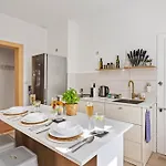 Hilvit-apartment: Stylish 2-bedroom Retreat Near Hospital Apartment