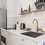 Apartment Hilvit-apartment: Stylish 2-bedroom Retreat Near Hospital