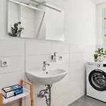 Hilvit-apartment: Stylish 2-bedroom Retreat Near Hospital