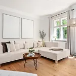 Hilvit-apartment: Stylish 2-bedroom Retreat Near Hospital Apartment