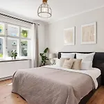 Apartment Hilvit-apartment: Stylish 2-bedroom Retreat Near Hospital