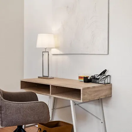 Hilvit-apartment: Stylish 2-bedroom Retreat Near Hospital *
