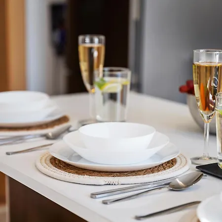 Hilvit-apartment: Stylish 2-bedroom Retreat Near Hospital Apartment *