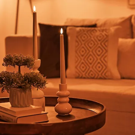 Hilvit-apartment: Stylish 2-bedroom Retreat Near Hospital *