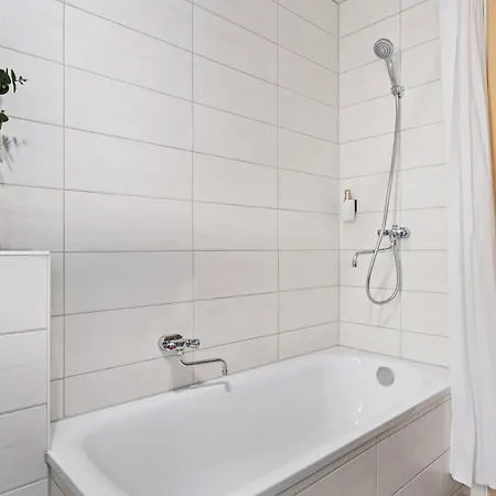 Exklusives Hilvit Health An Der Universitaetsklinik - Perfekt Fuer Business Und Kultur! 2 Schlafzimmer - Smoothie Mixer - Fitness Gym - Smart Tv